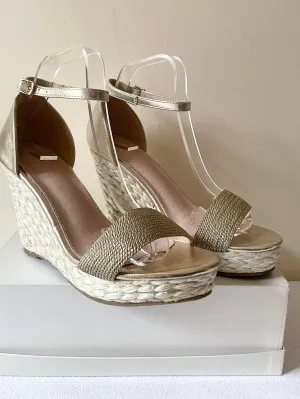AZAREY GOLD ESPADRILLE WEDGE HEEL ANKLE STRAP SANDALS SIZE 7/40